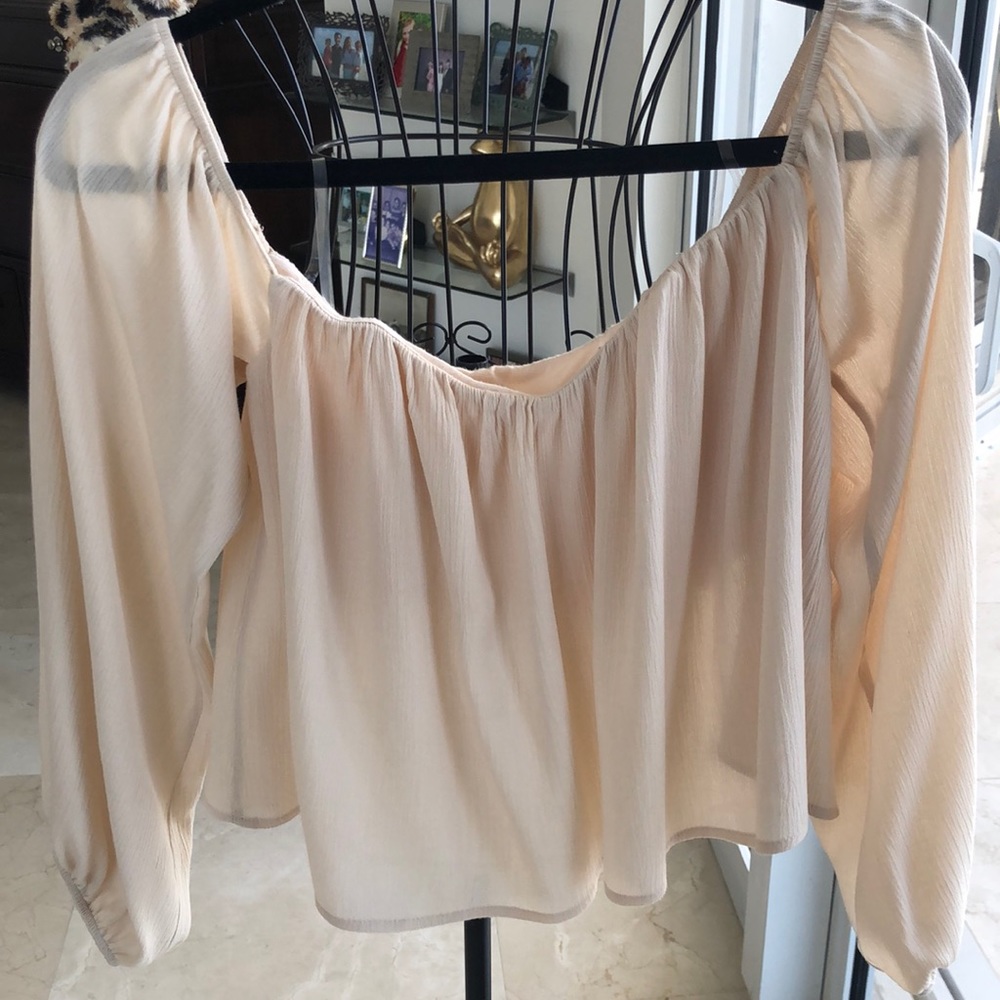 NWT CROP-ISH SOLEMIO TOP ATTACHED BRA